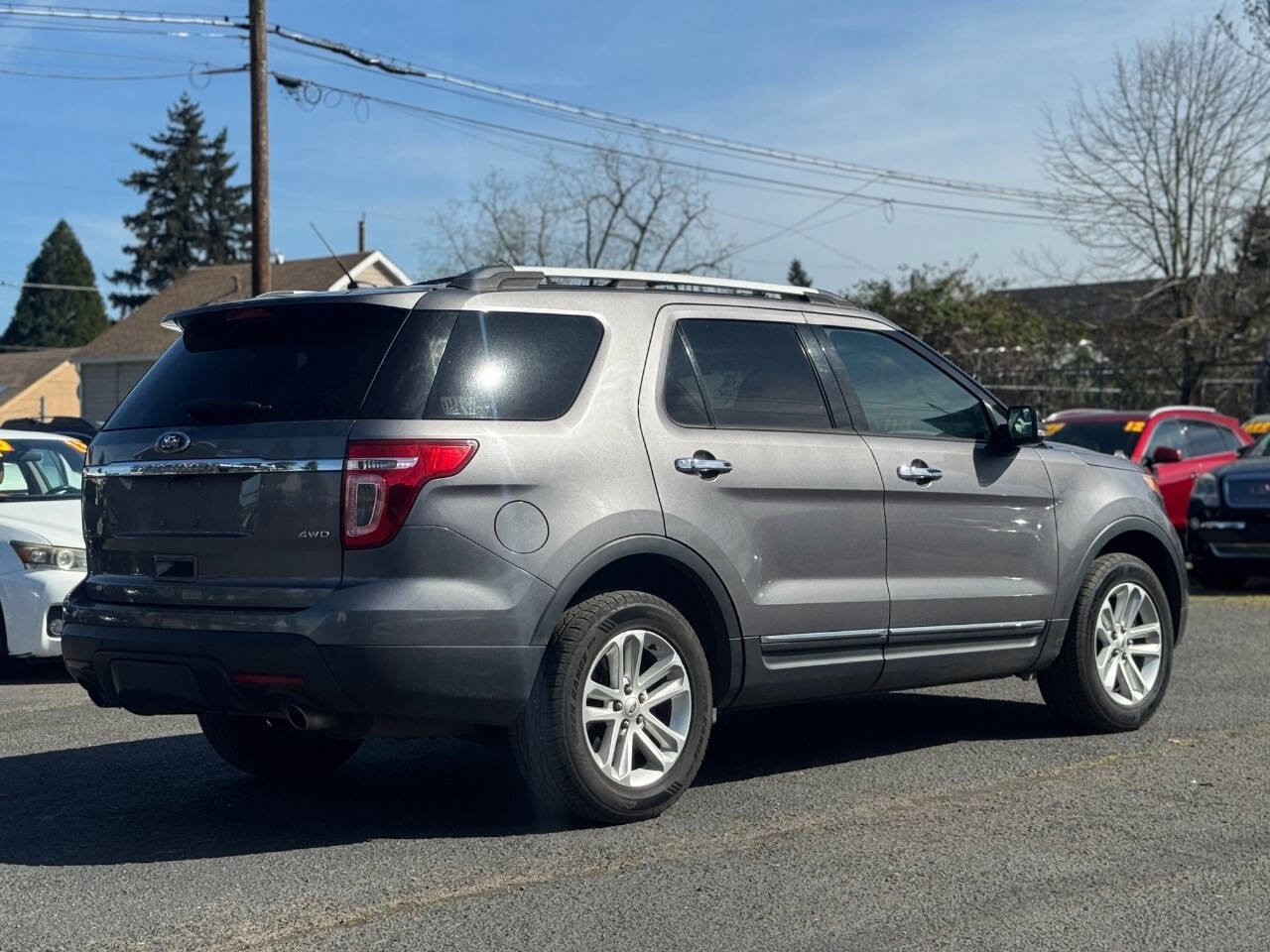 Used 2014 Ford Explorer XLT w/ Equipment Group 201A AWD/4WD image 3