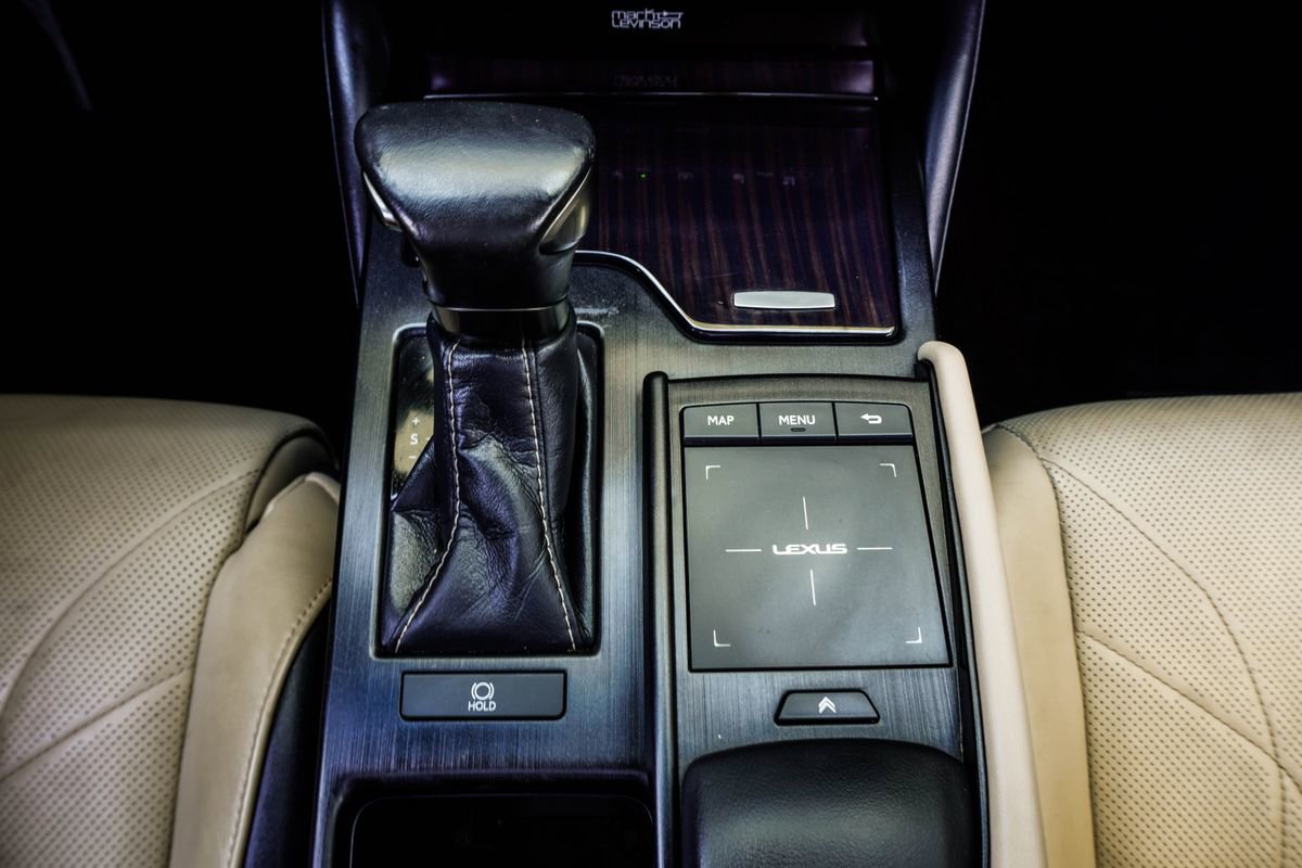 Used 2020 Lexus ES 350 Ultra Luxury w/ Accessory Package 2 image 20