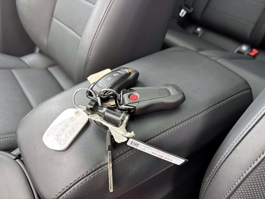 Used 2024 Porsche Macan 4 Electric image 40