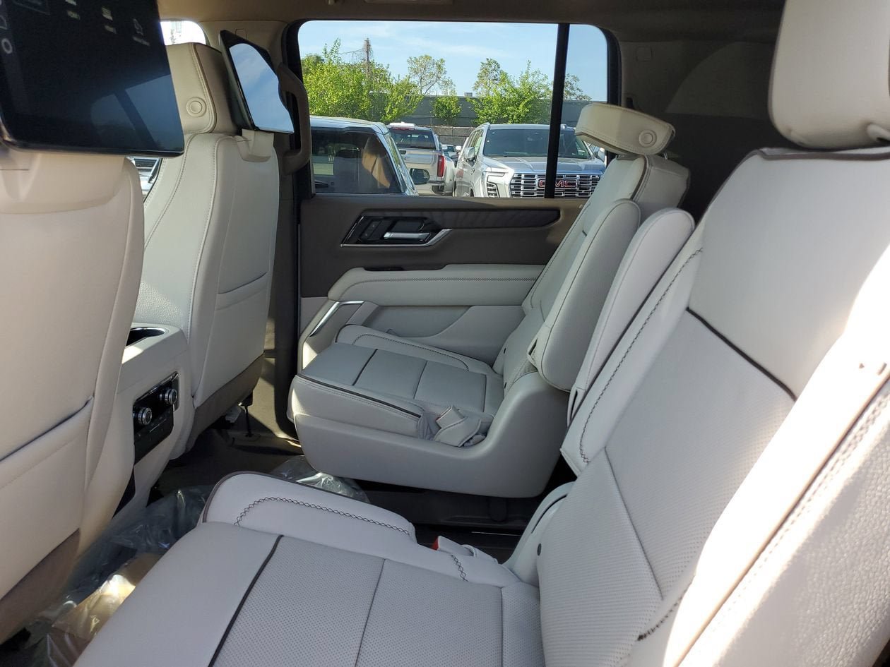 New 2026 GMC Yukon XL Denali w/ Denali Reserve Package RWD image 11
