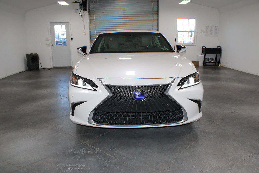 Used 2020 Lexus ES 300h w/ Accessory Package FWD image 3