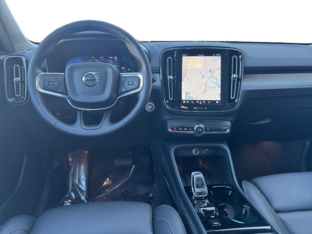 Certified 2025 Volvo XC40 B5 Plus image 24