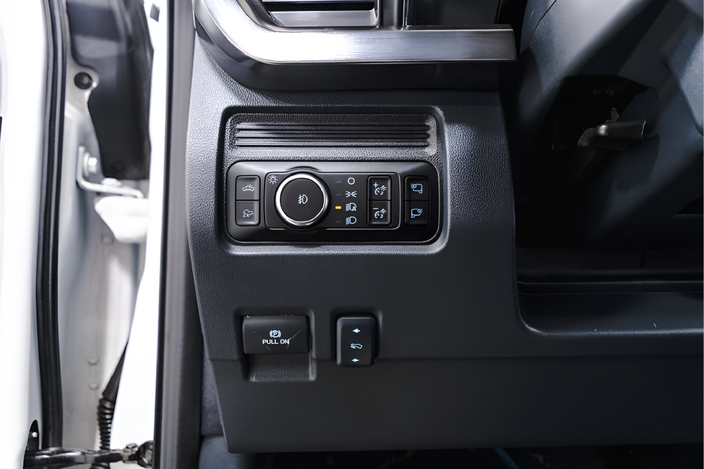 Used 2025 Ford F250 Lariat w/ Black Appearance Package AWD/4WD image 21