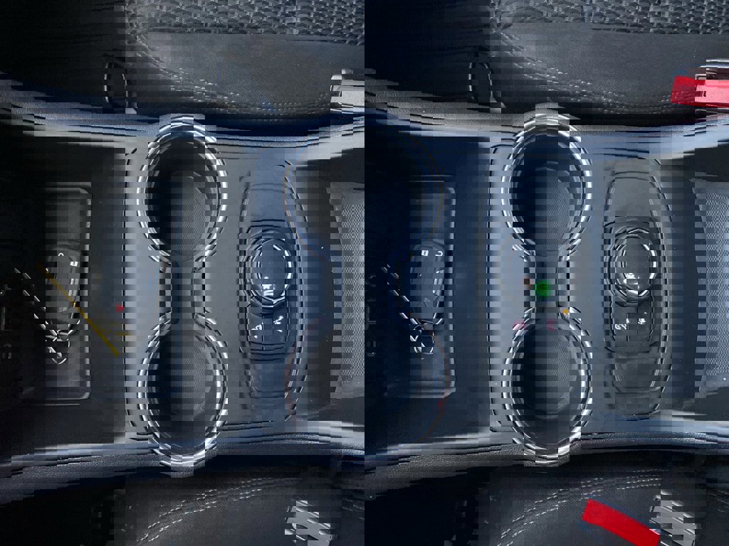 Used 2022 GMC Terrain SLE w/ Elevation Edition image 32