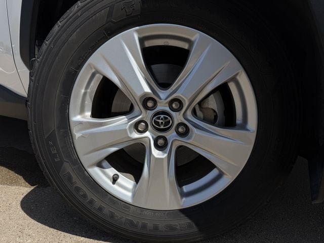 Used 2020 Toyota RAV4 XLE w/ Convenience Package FWD image 10