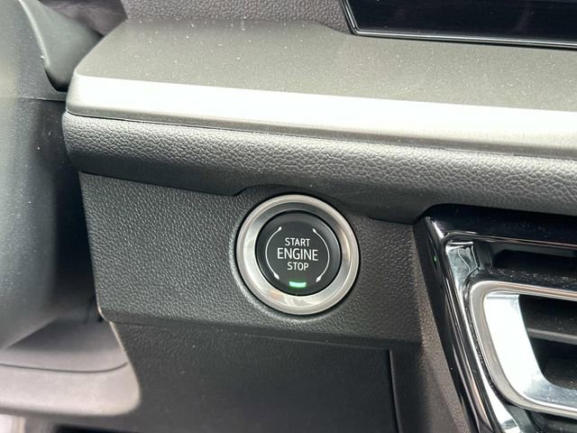 Used 2025 Chevrolet Traverse LT image 24