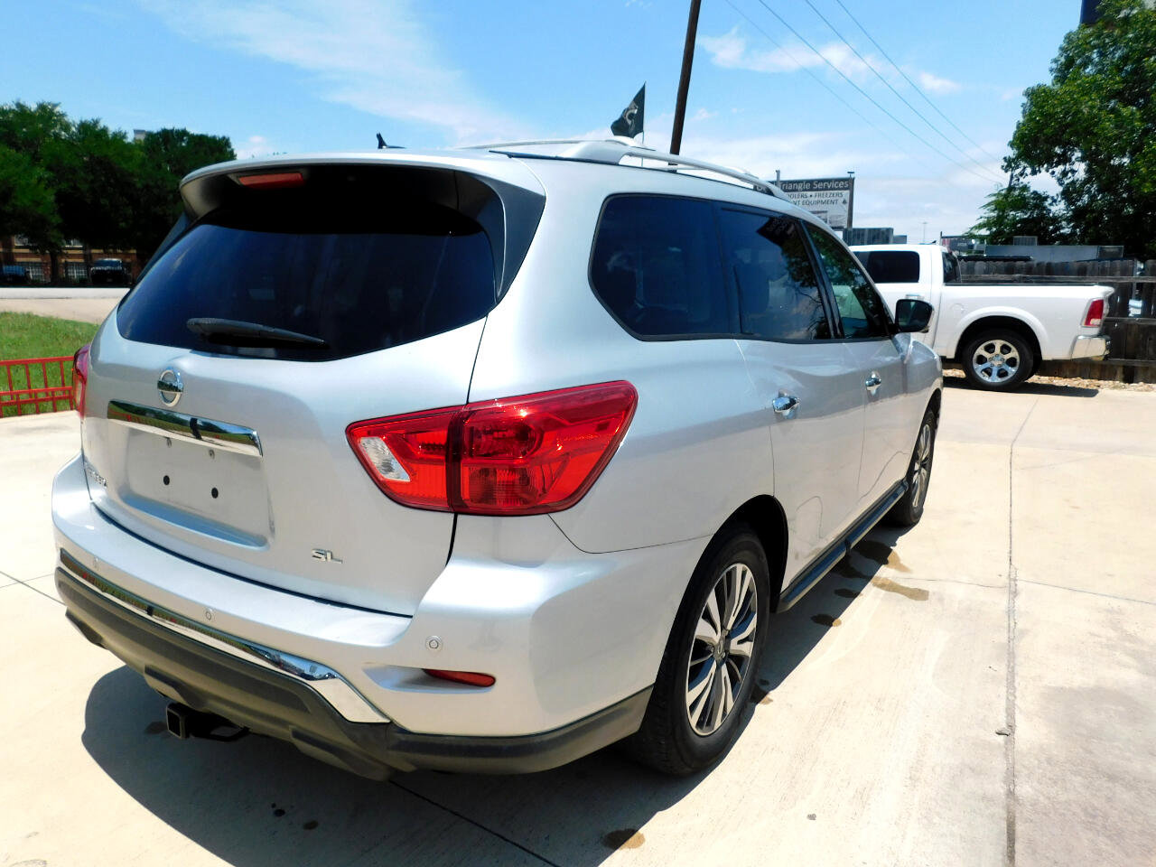Used 2018 Nissan Pathfinder SL image 8