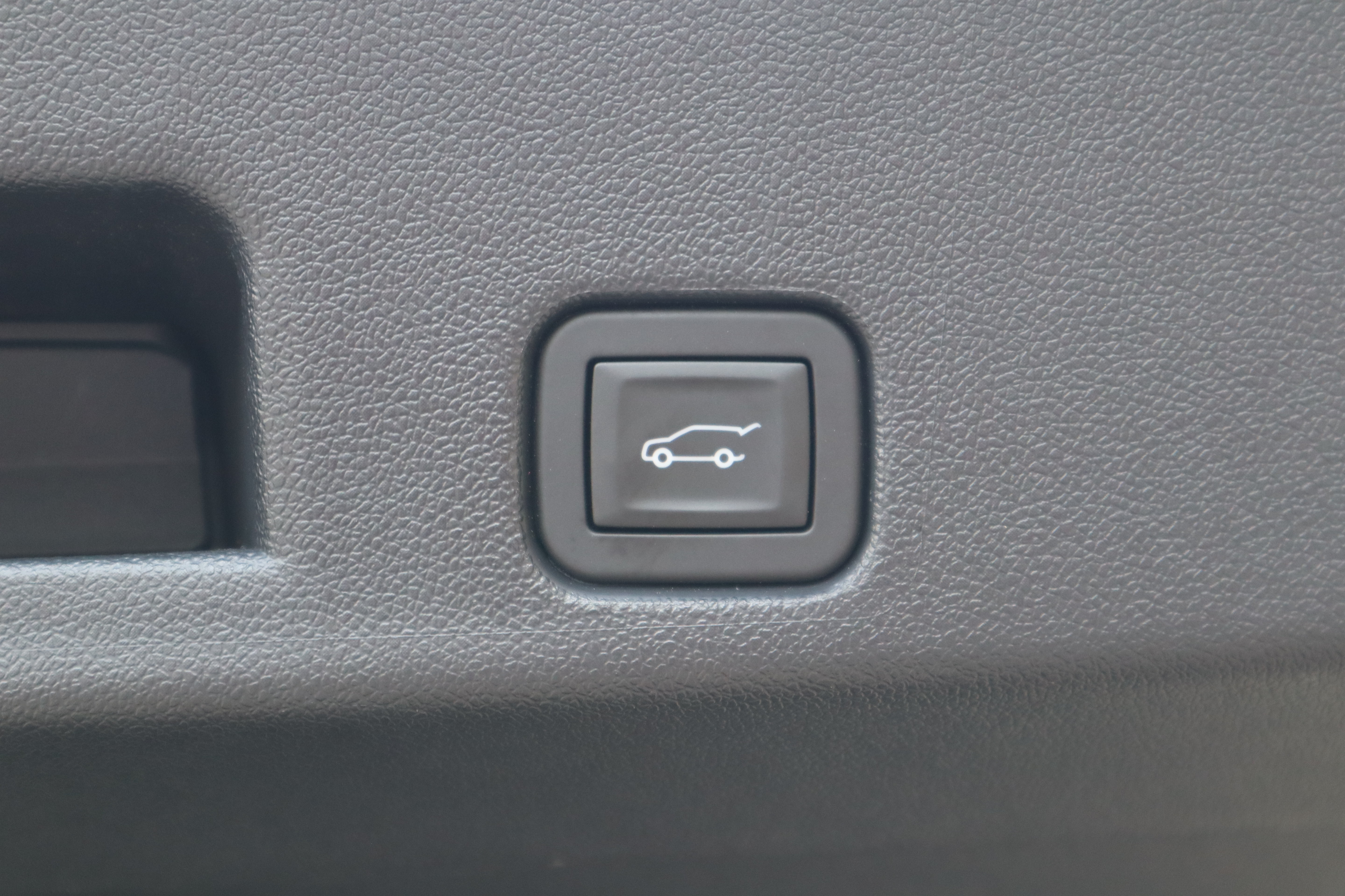 Used 2025 Chevrolet Traverse High Country FWD image 39