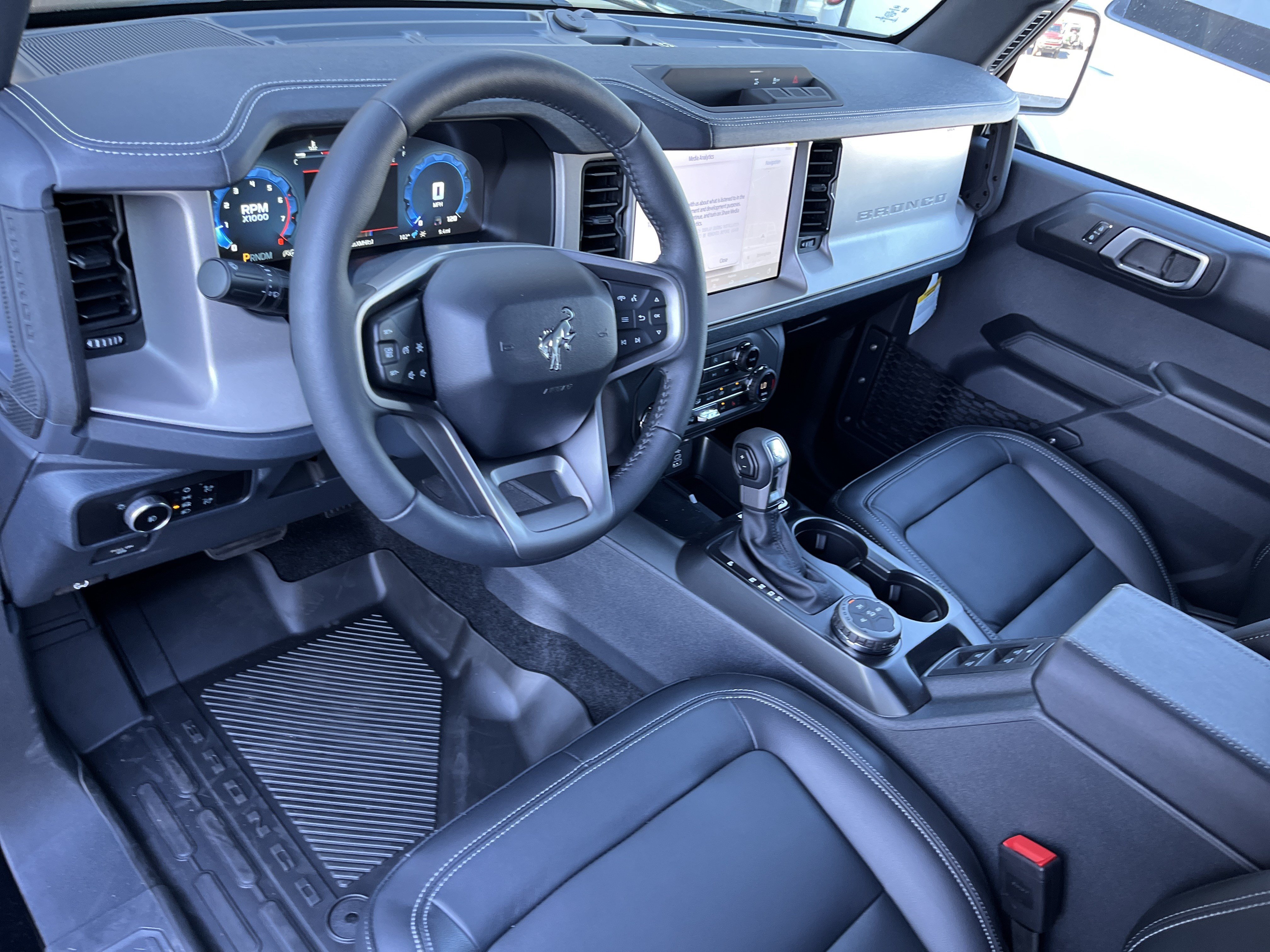 New 2026 Ford Bronco Outer Banks w/ Black Appearance Package AWD/4WD image 10