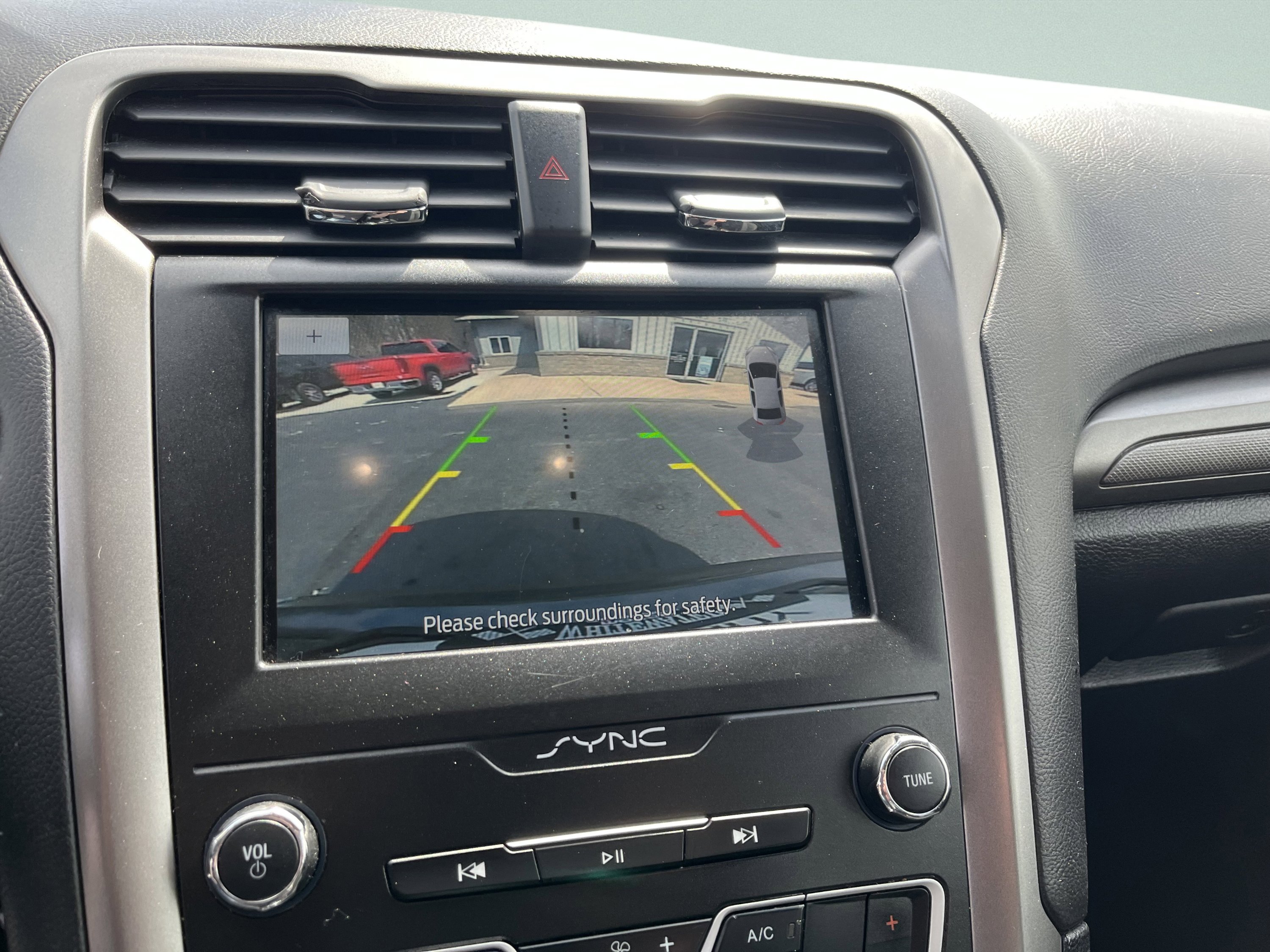 Used 2020 Ford Fusion SE image 16