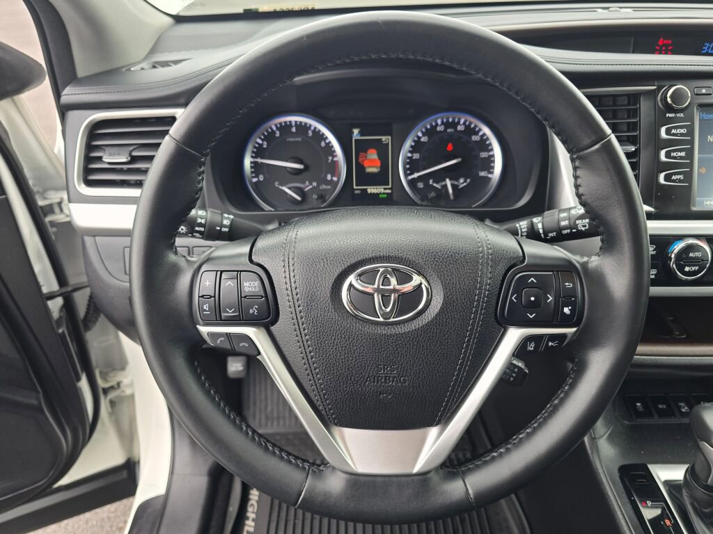 Used 2017 Toyota Highlander XLE AWD/4WD image 13