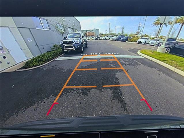 Used 2023 Chevrolet Suburban Premier image 12