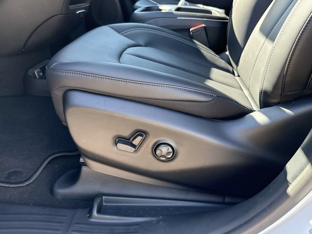New 2026 Chrysler Voyager LX FWD image 15