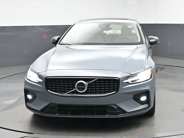 Used 2023 Volvo S60 B5 Plus FWD image 3