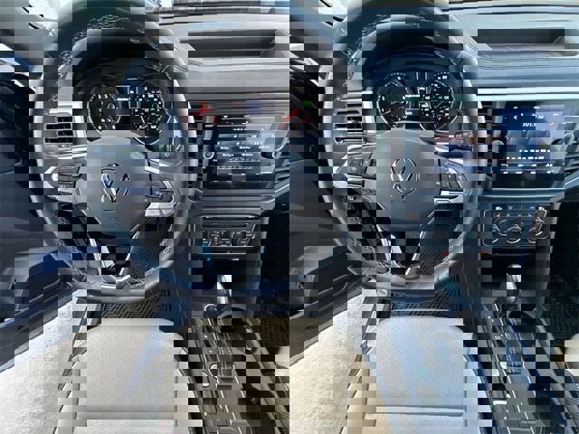 Used 2021 Volkswagen Atlas Cross Sport SE image 14