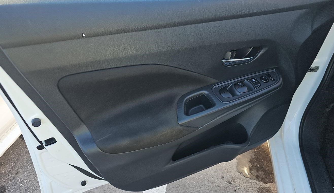 Used 2021 Nissan Versa SV image 10