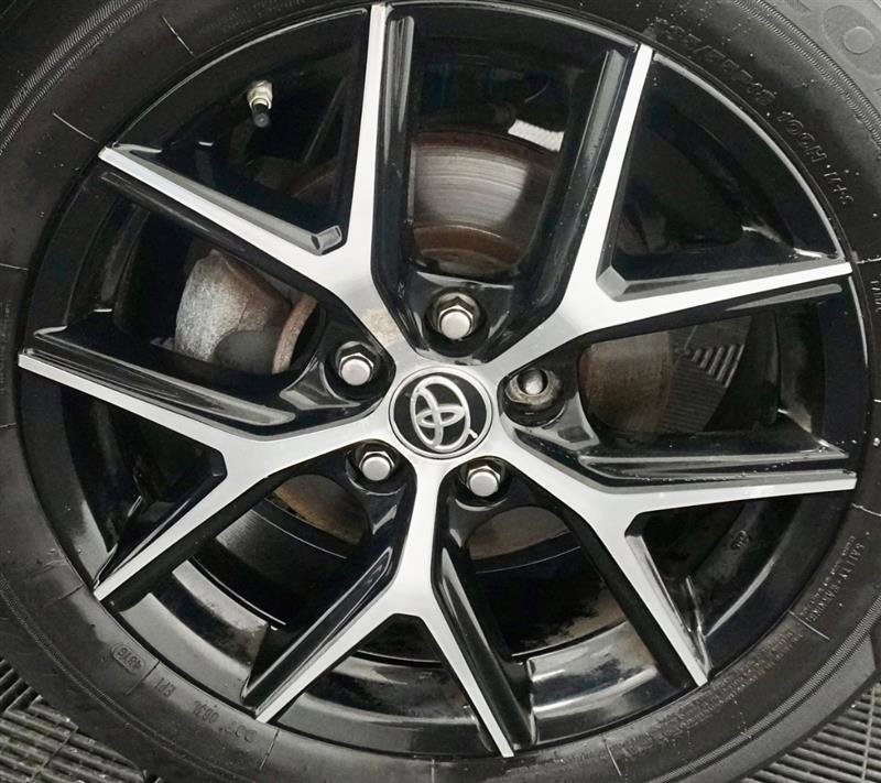 Used 2017 Toyota RAV4 SE image 3