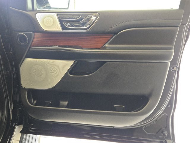 Used 2020 Lincoln Navigator Reserve w/ Equipment Group 208A Reserve AWD/4WD image 6
