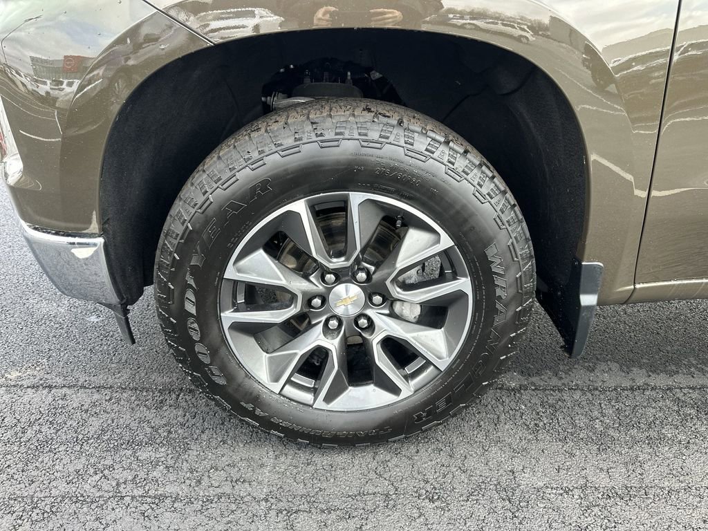 Used 2024 Chevrolet Silverado 1500 LT image 10