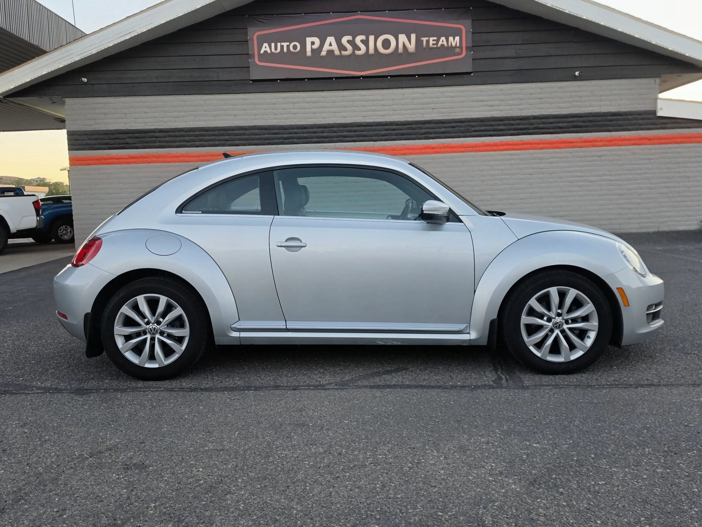 Used 2013 Volkswagen Beetle TDI FWD image 6