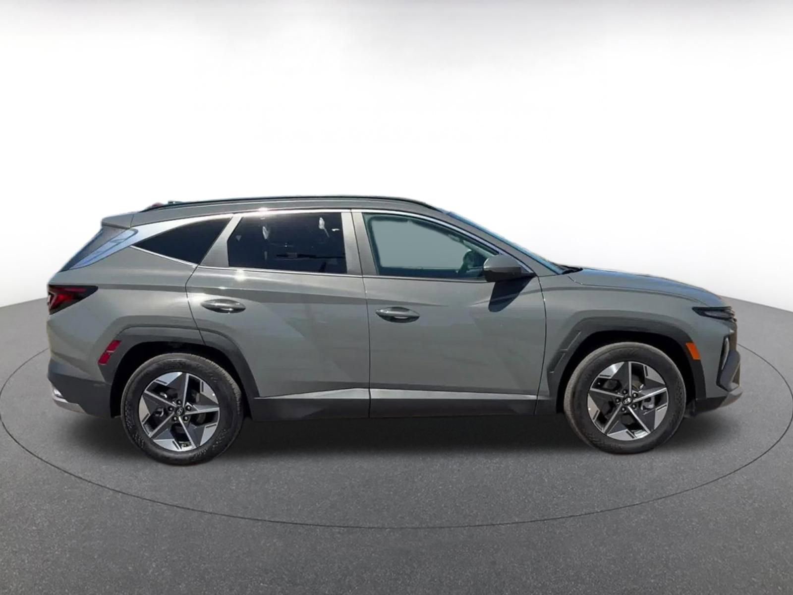 Used 2025 Hyundai Tucson SEL FWD image 16