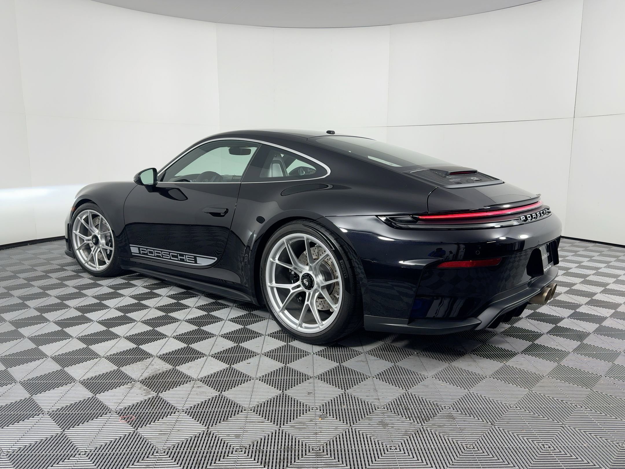 Used 2026 Porsche 911 GT3 image 3