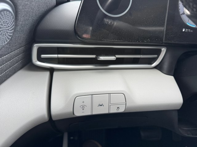 Used 2023 Hyundai Elantra Limited image 19