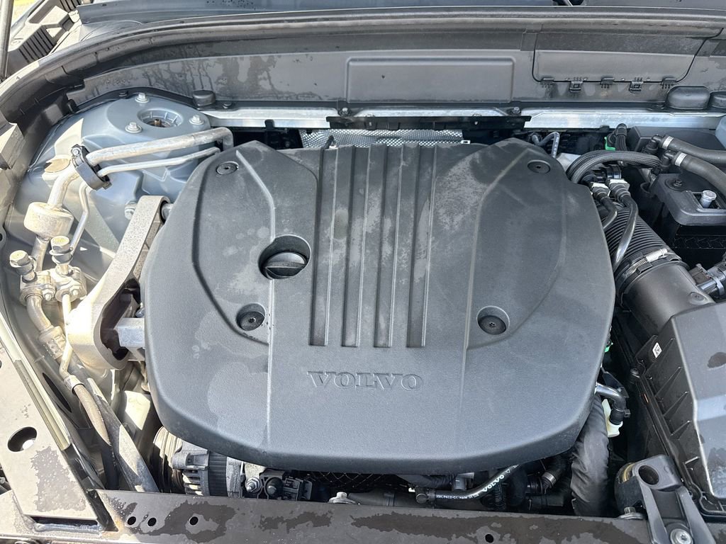 Used 2022 Volvo XC60 B5 Momentum w/ Climate Package image 30