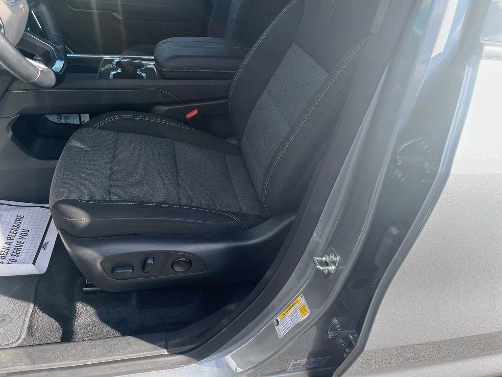 Used 2025 GMC Acadia Elevation image 17