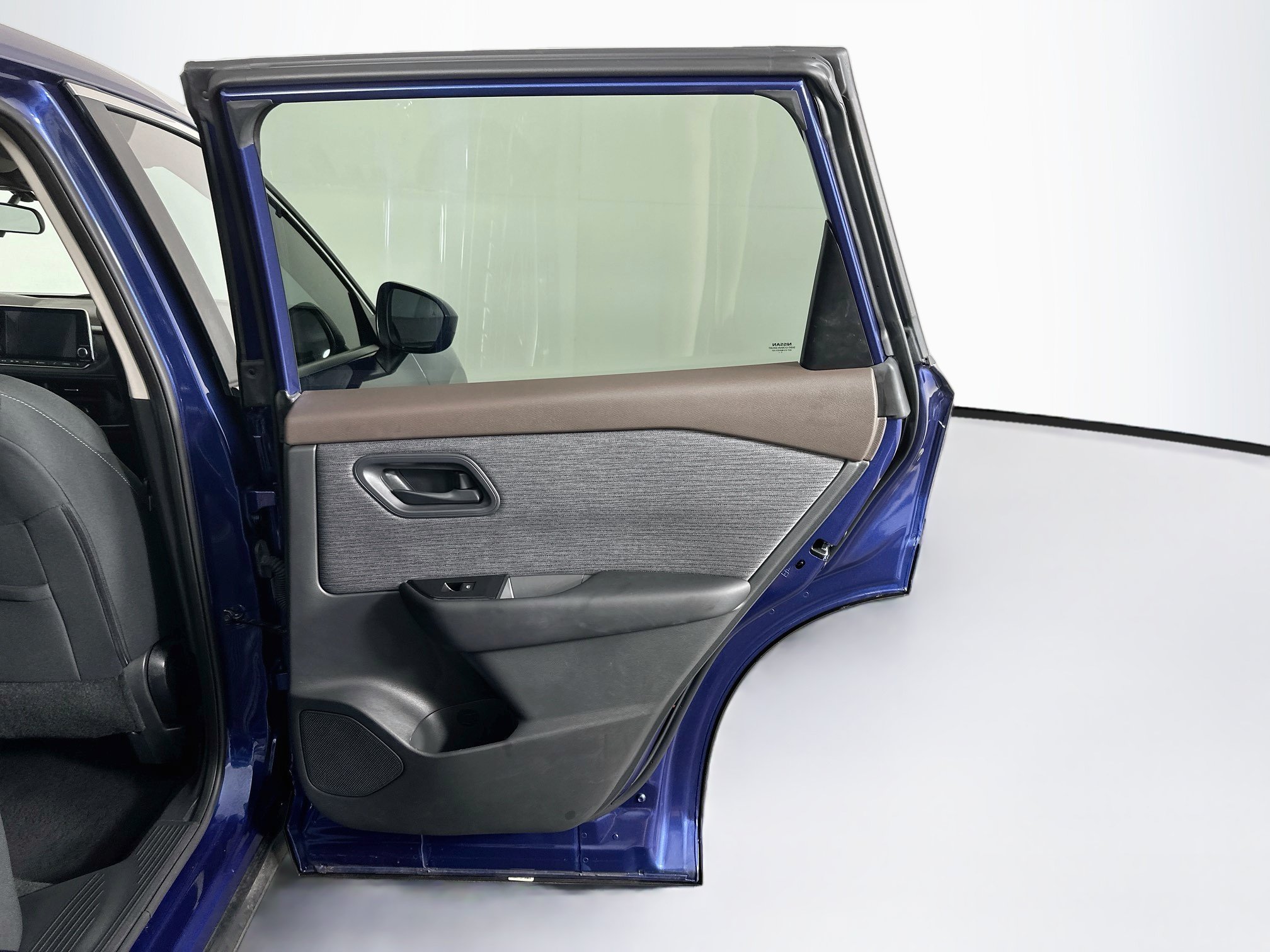 Used 2023 Nissan Rogue S FWD image 29