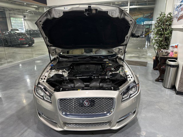 Used 2017 Jaguar XJ L Portfolio RWD image 23