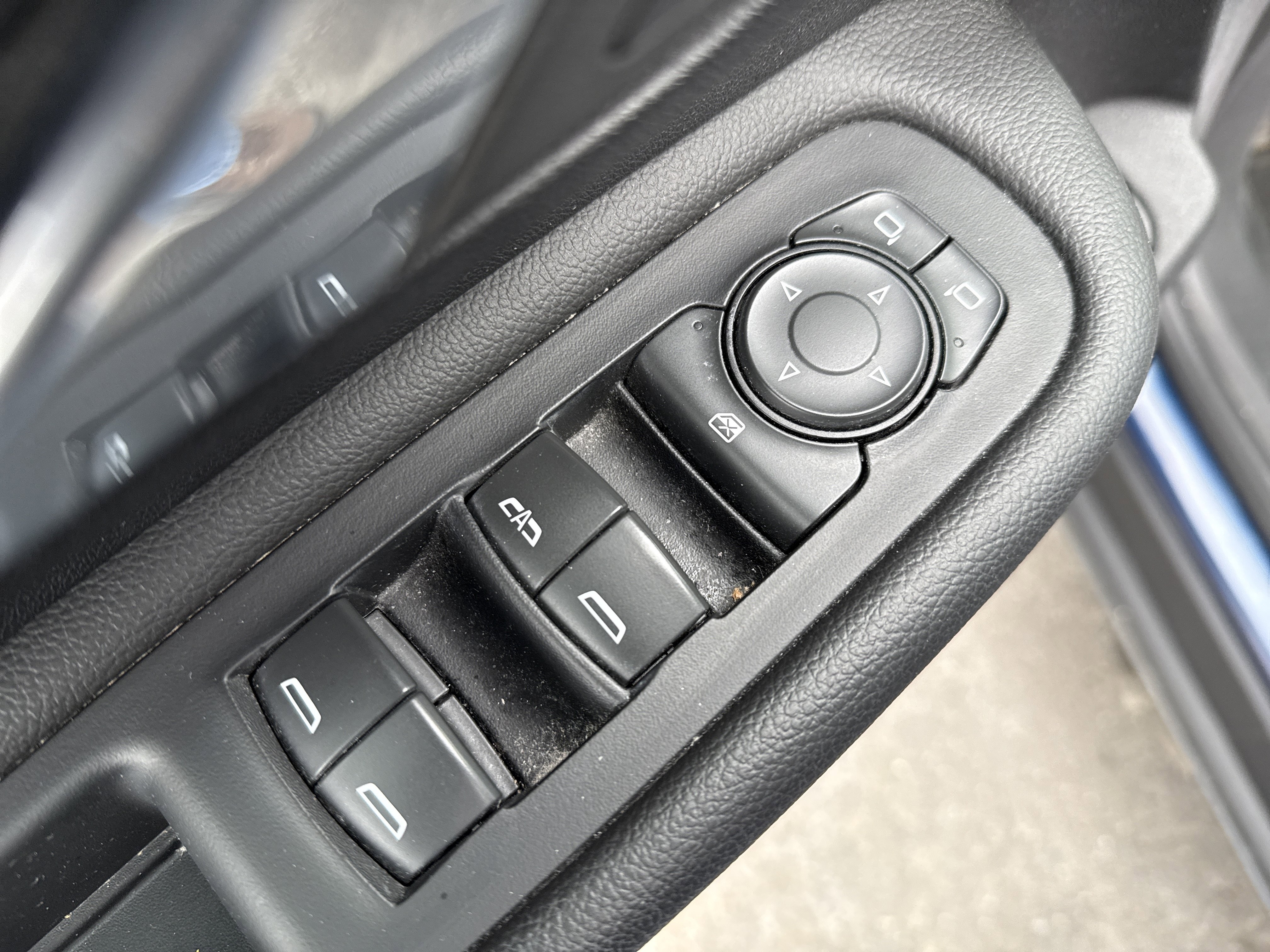 Used 2023 GMC Terrain SLE w/ Driver Convenience Package image 16