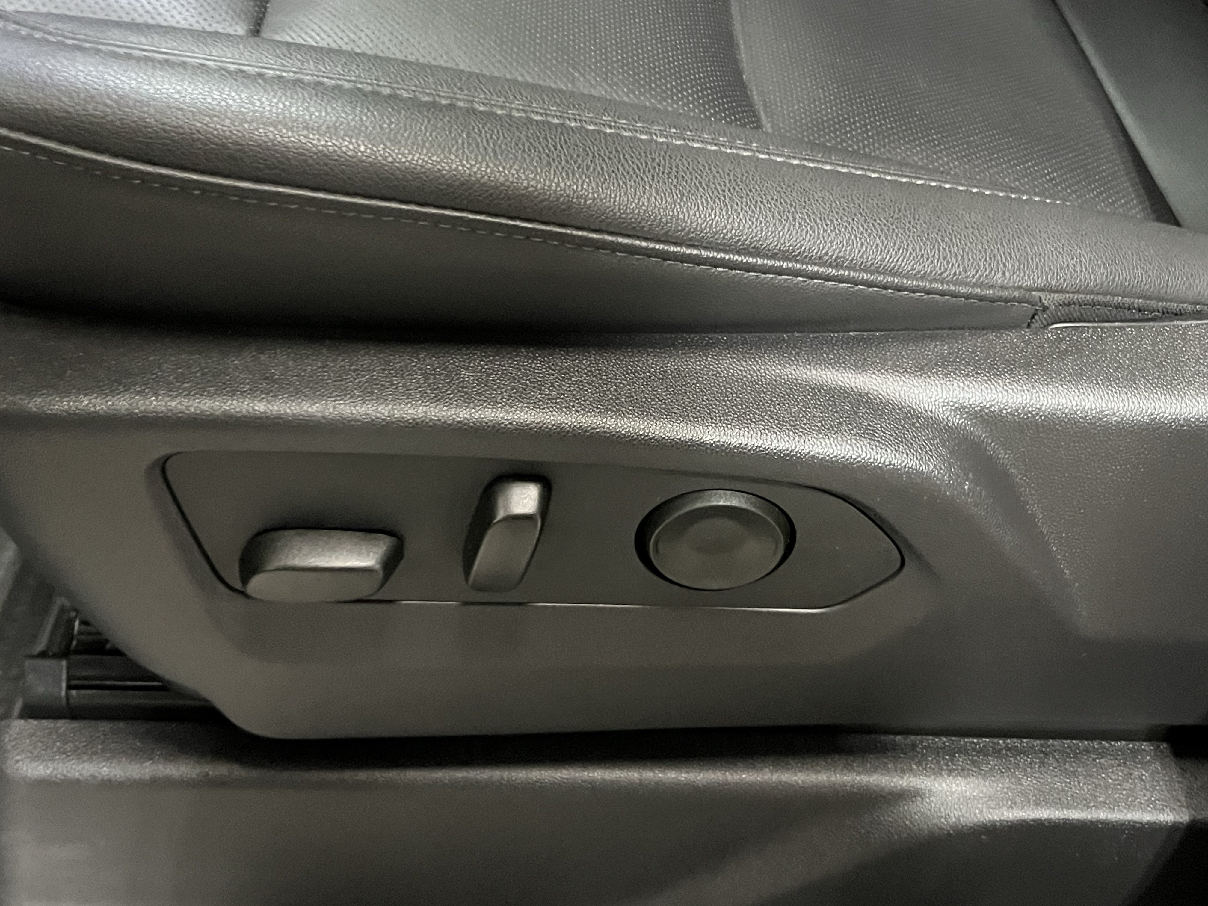 Used 2025 Chevrolet Silverado 3500 LTZ AWD/4WD image 29