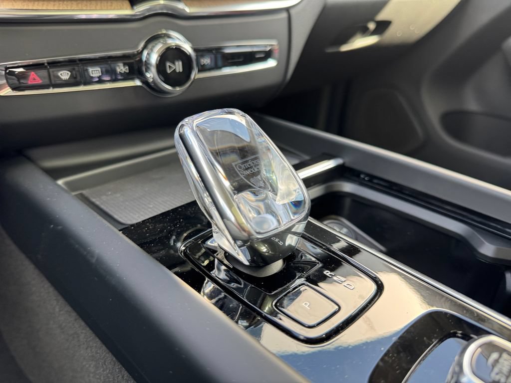 New 2026 Volvo XC60 T8 Ultra w/ Protection Package Premier AWD/4WD image 17