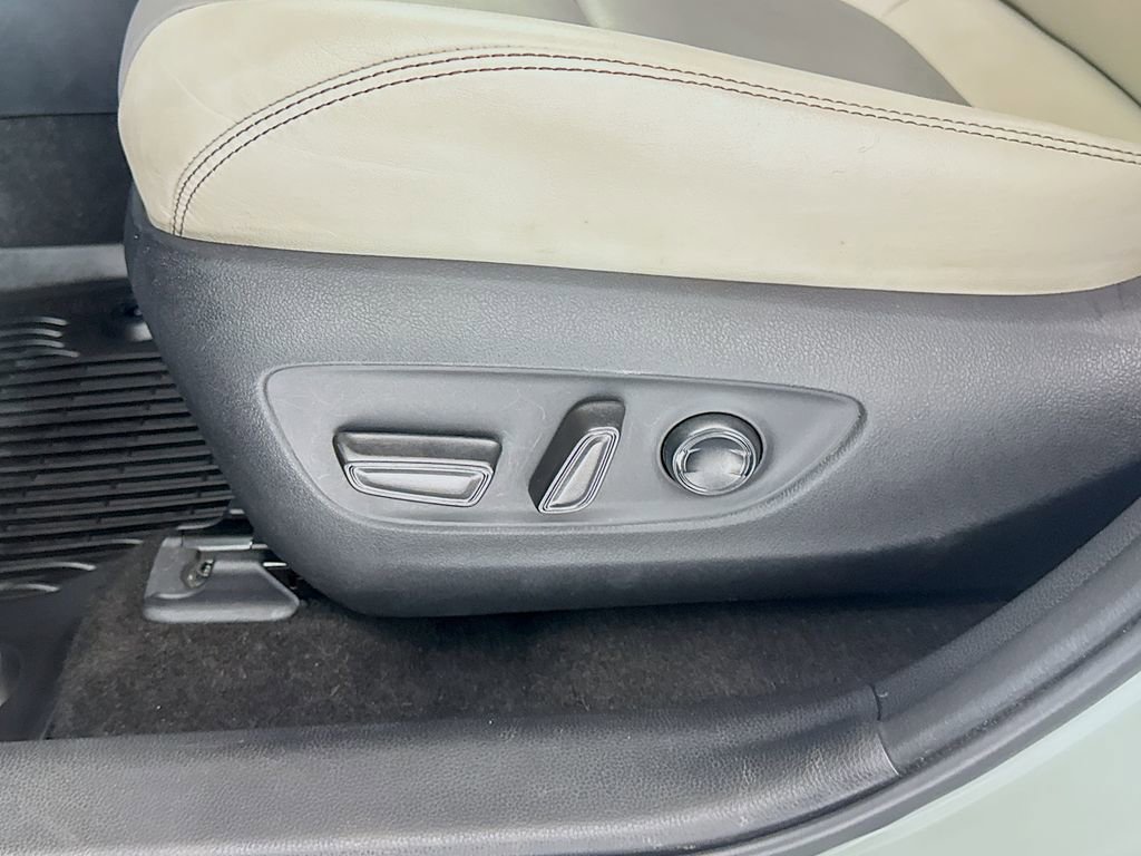 Used 2019 Toyota RAV4 XLE Premium image 20
