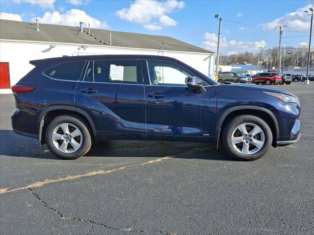 Used 2022 Toyota Highlander LE AWD/4WD image 25