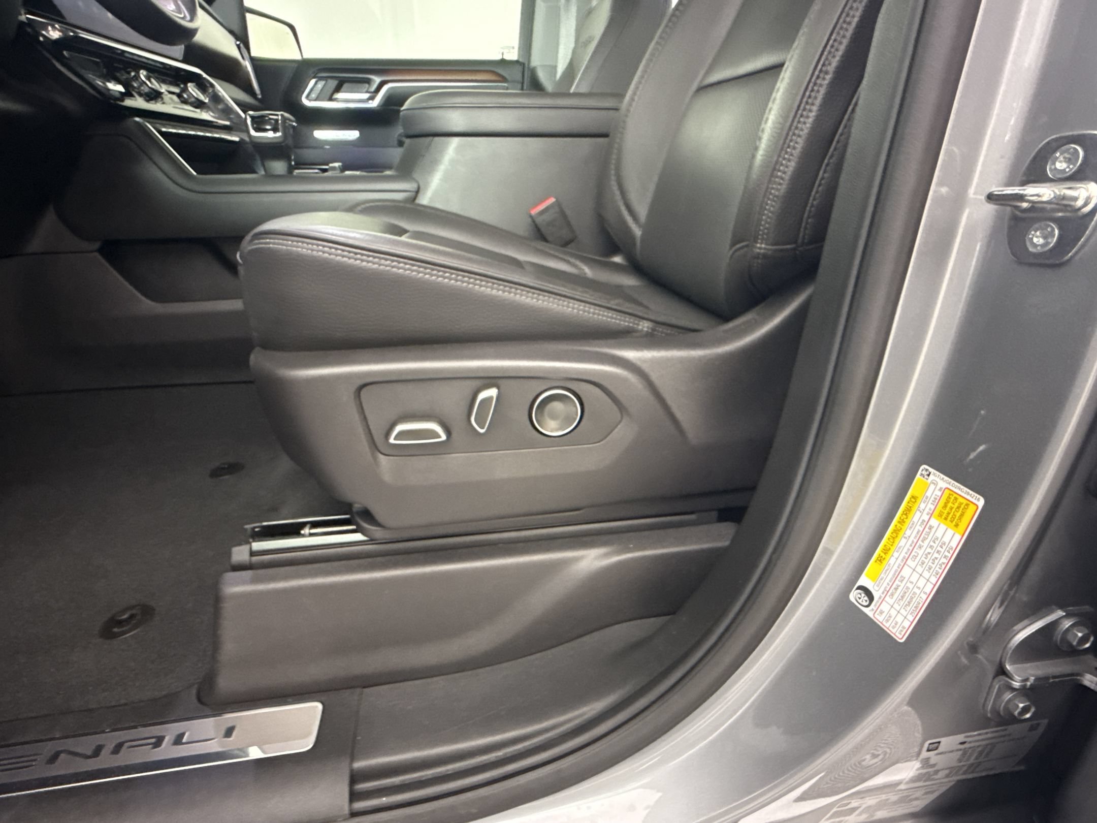 Used 2024 GMC Sierra 1500 Denali AWD/4WD image 14
