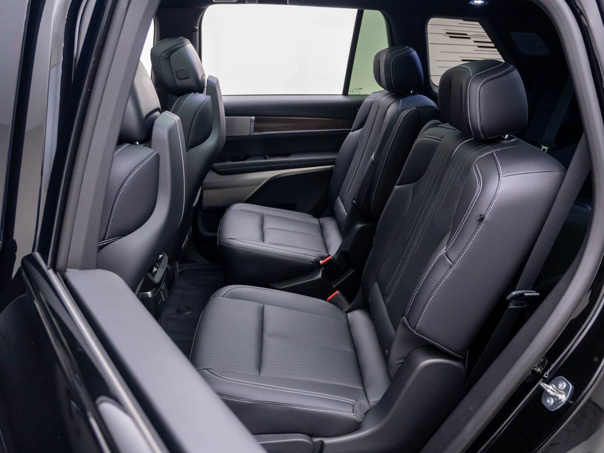 New 2026 Cadillac Vistiq Luxury w/ LPO, Floor Liner Package AWD/4WD image 20
