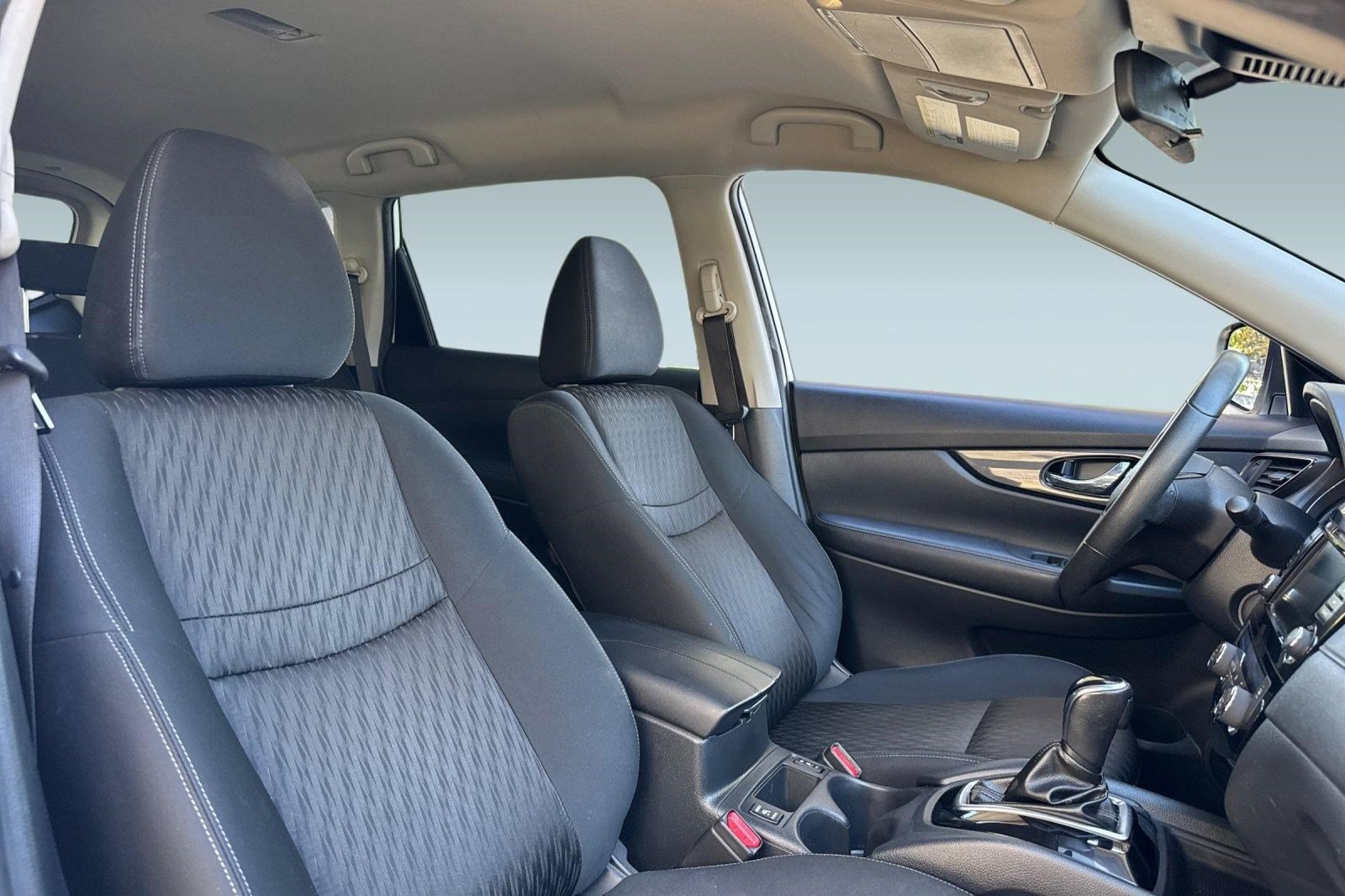 Used 2020 Nissan Rogue SV FWD image 28