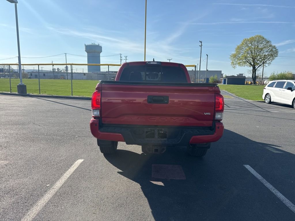 Used 2016 Toyota Tacoma TRD Off-Road w/ Premium & Technology Package image 3
