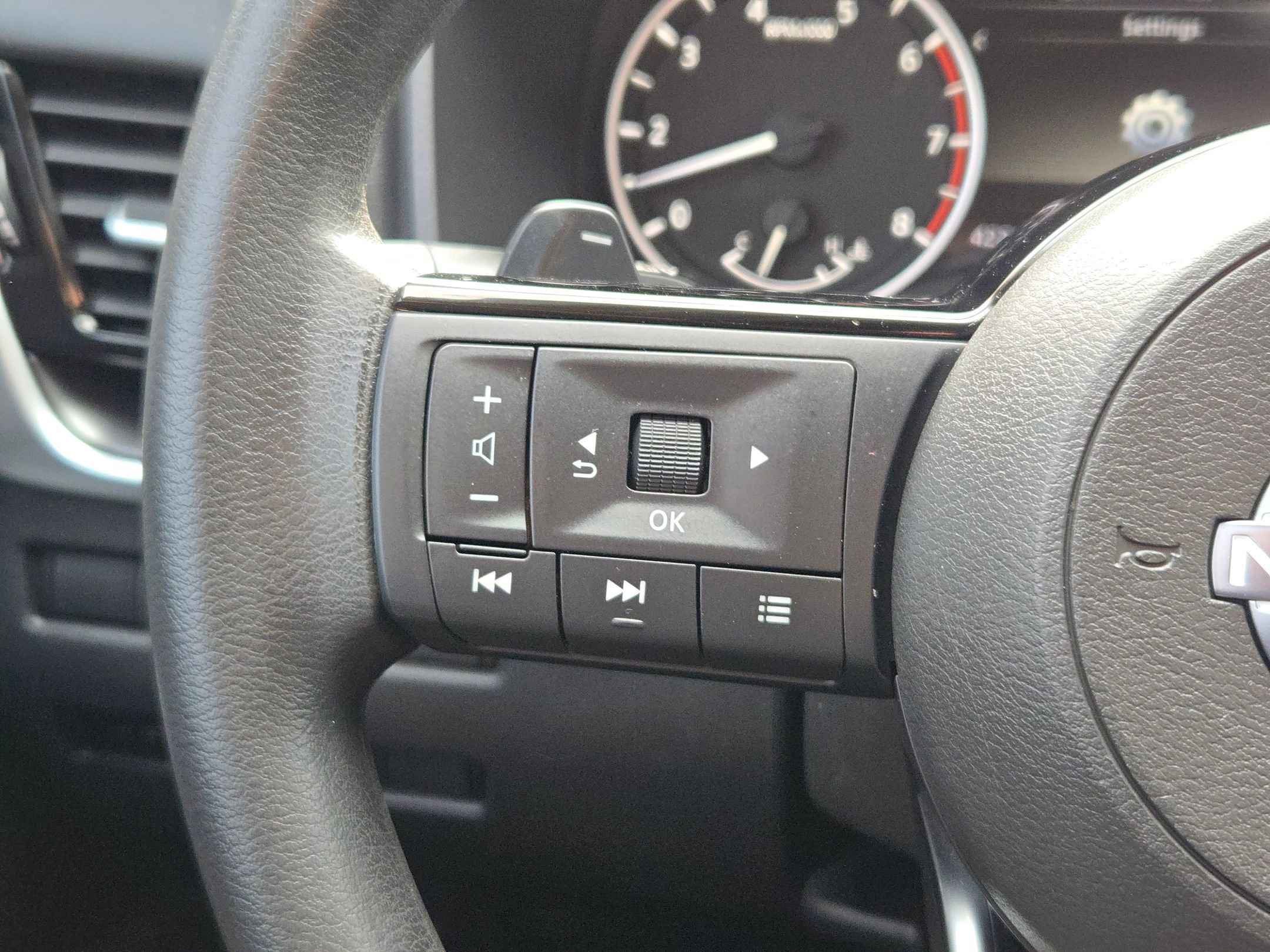 Used 2022 Nissan Rogue SV image 22