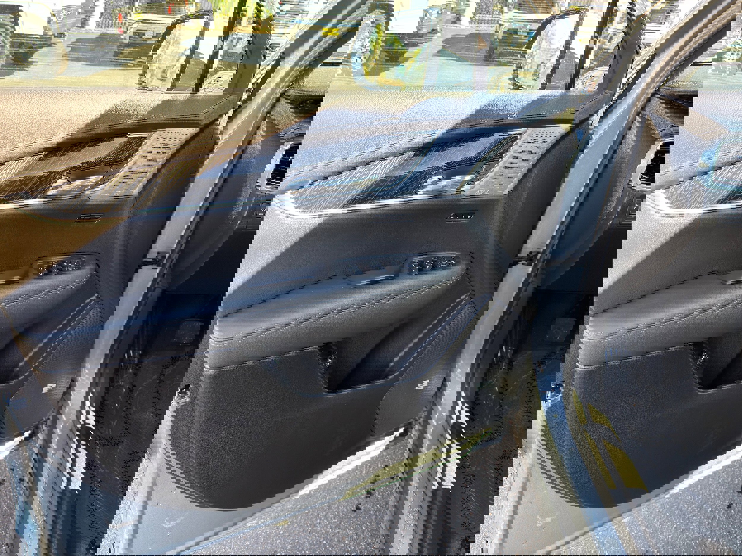 Used 2024 Cadillac XT6 Premium Luxury image 27