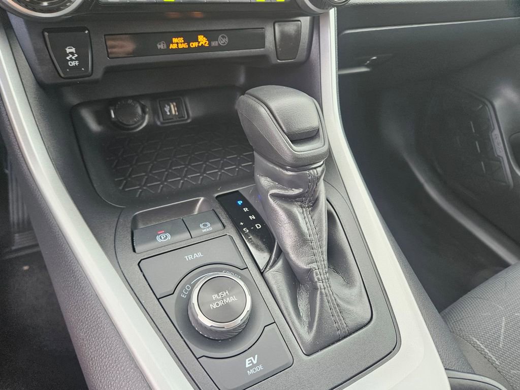 Used 2025 Toyota RAV4 XLE image 29