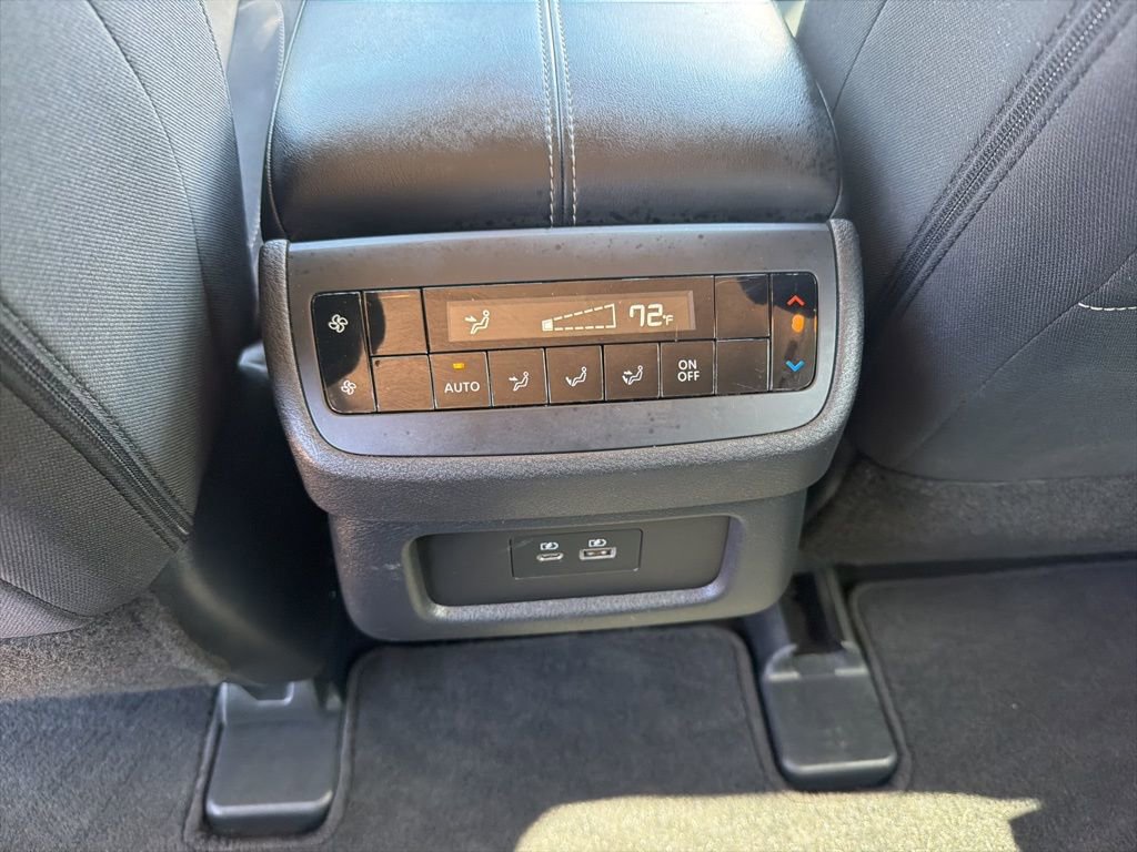 Used 2024 Nissan Pathfinder SV FWD image 18