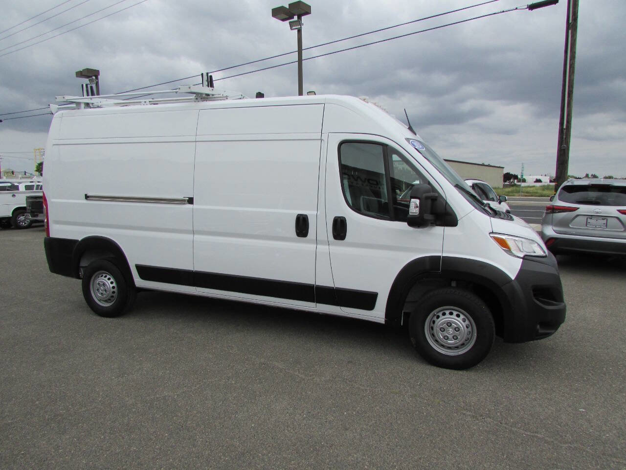 Used 2024 RAM ProMaster 2500 w/ Convenience Group FWD image 5