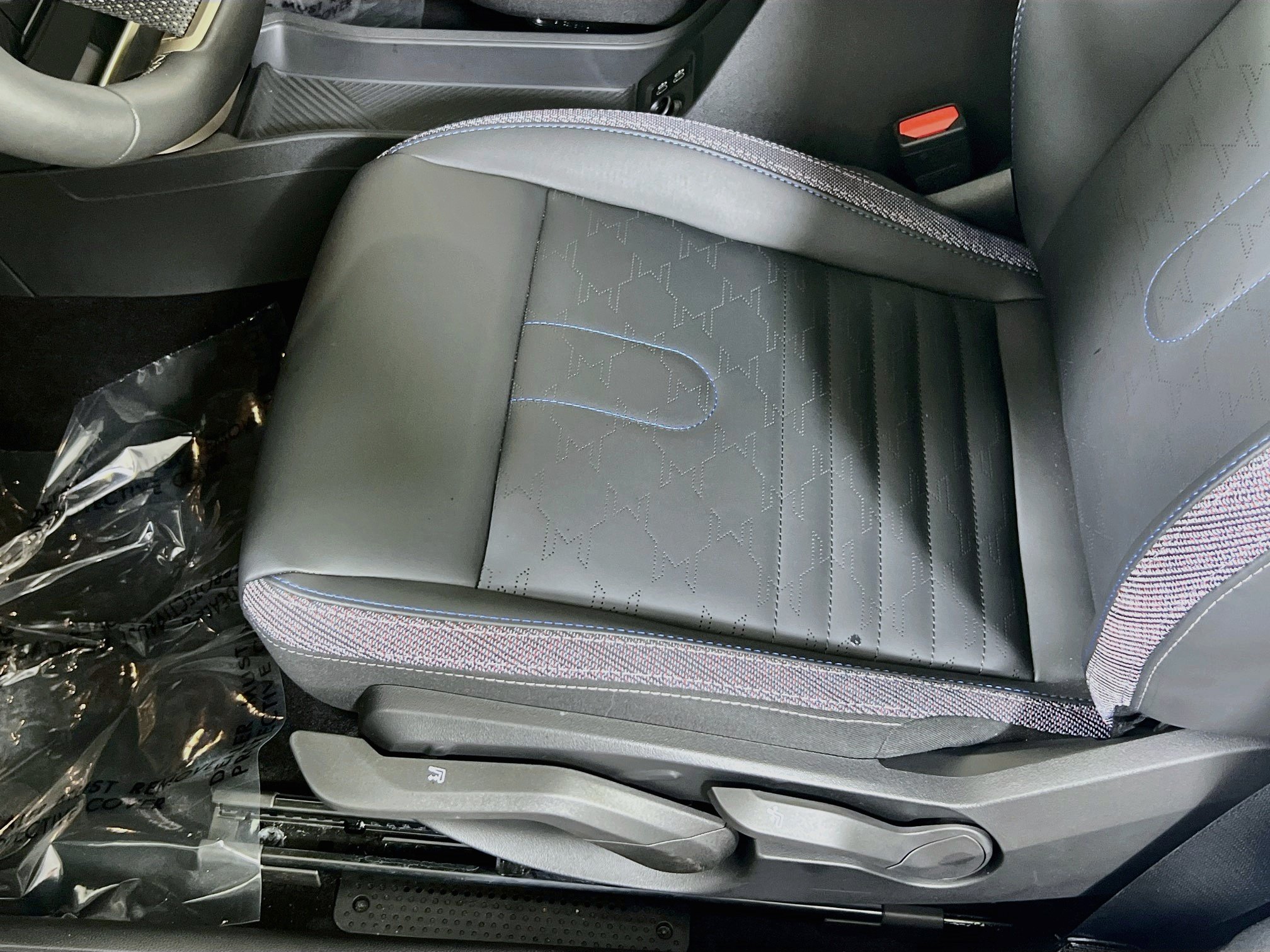 Used 2025 MINI Cooper 2-Door Hardtop FWD image 18