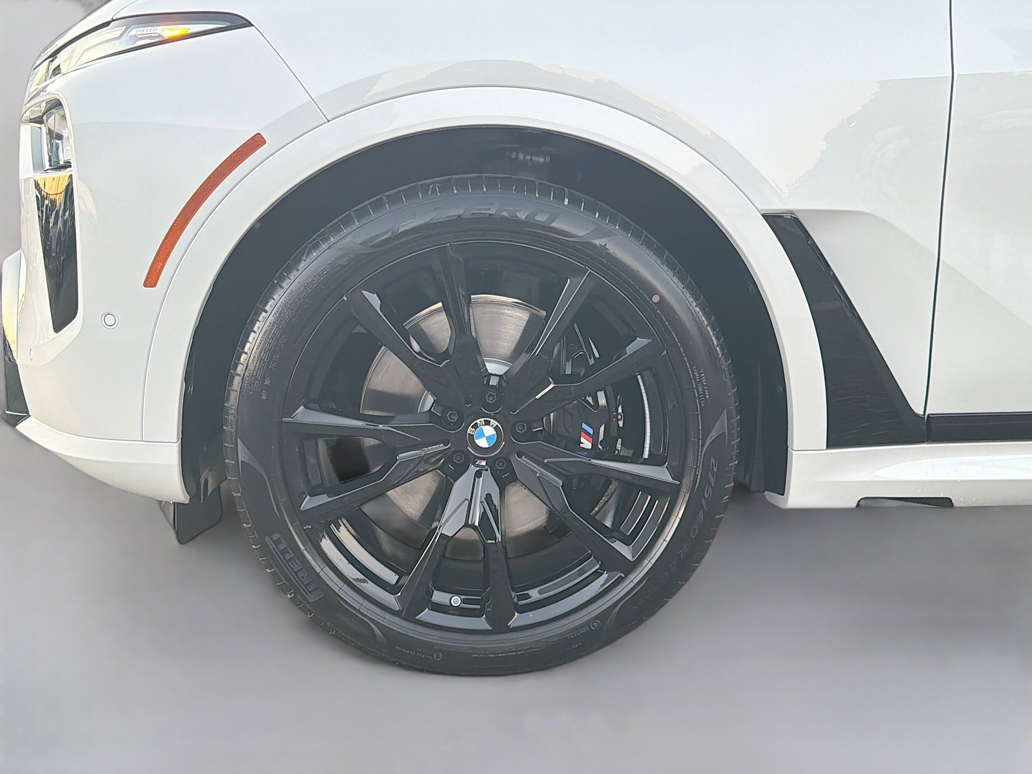 New 2026 BMW X7 M60i w/ Climate Comfort Package image 43