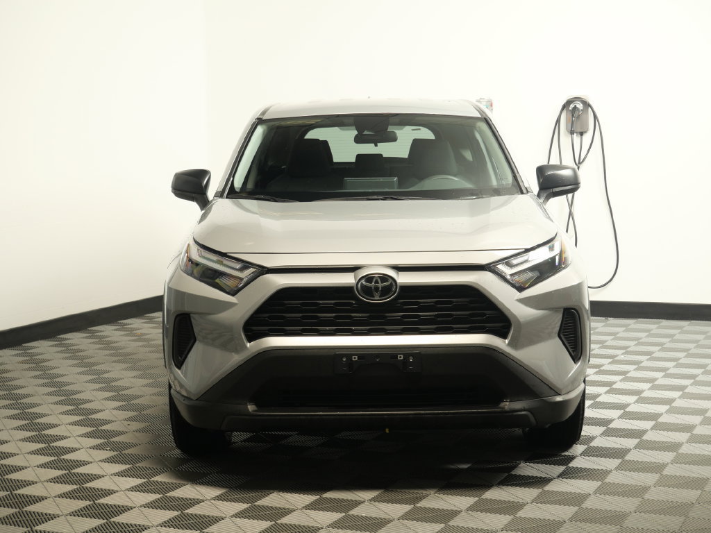Used 2025 Toyota RAV4 LE AWD/4WD image 2