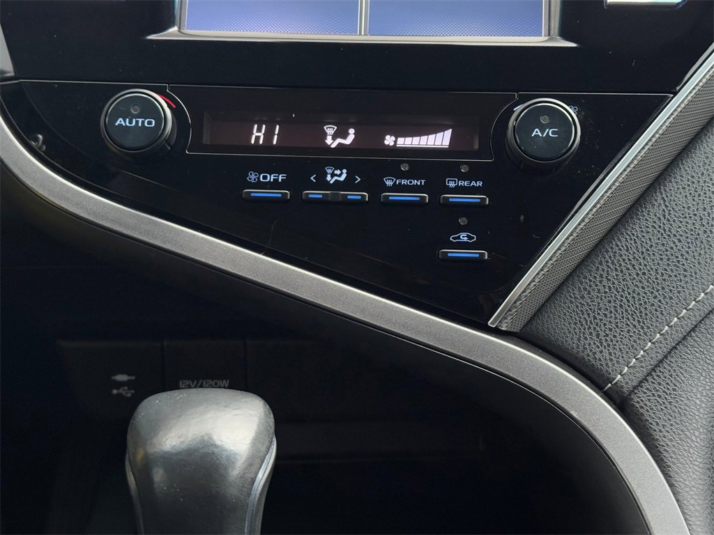 Certified 2018 Toyota Camry SE image 18