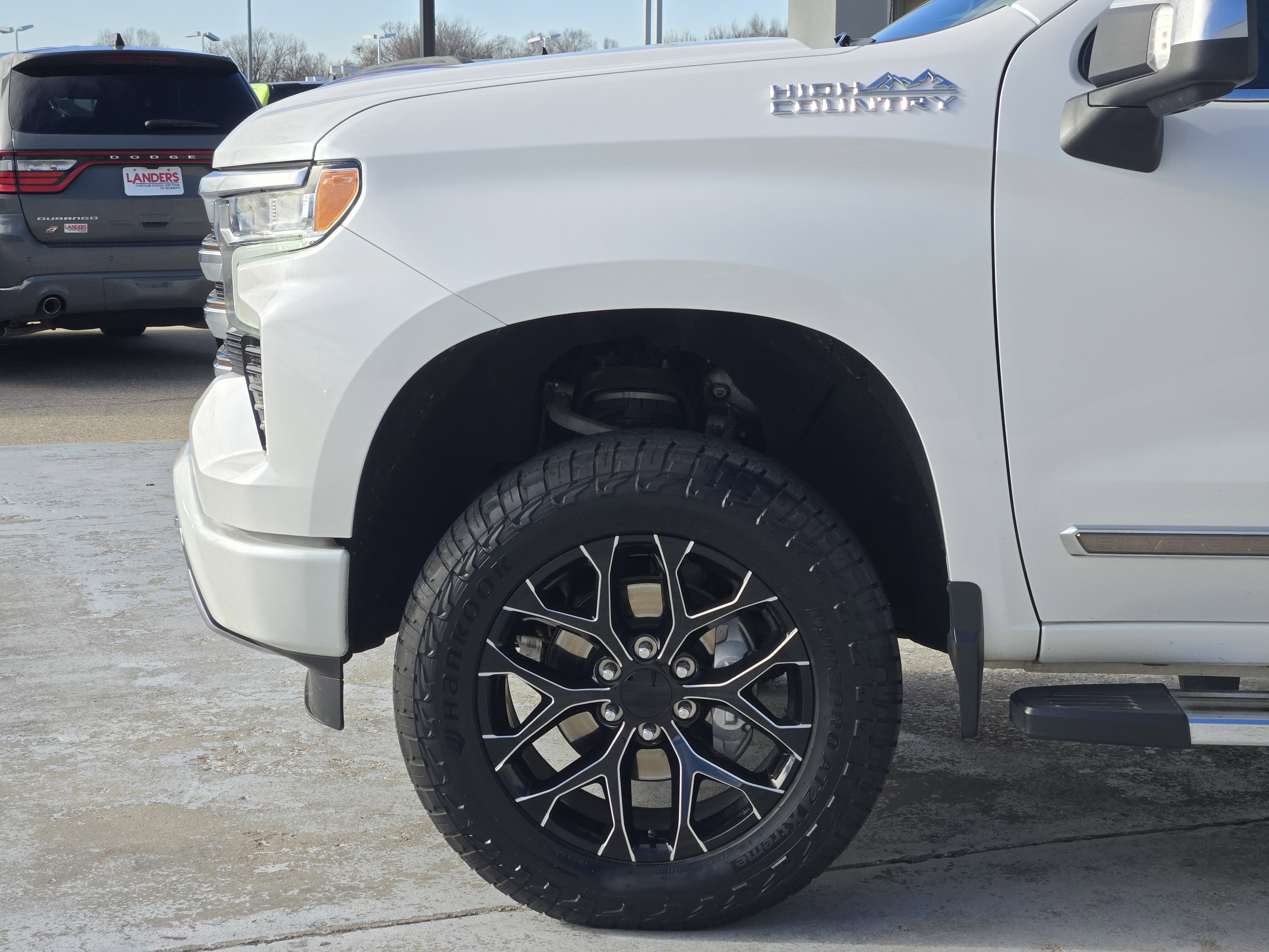 Used 2022 Chevrolet Silverado 1500 High Country w/ Technology Package image 9